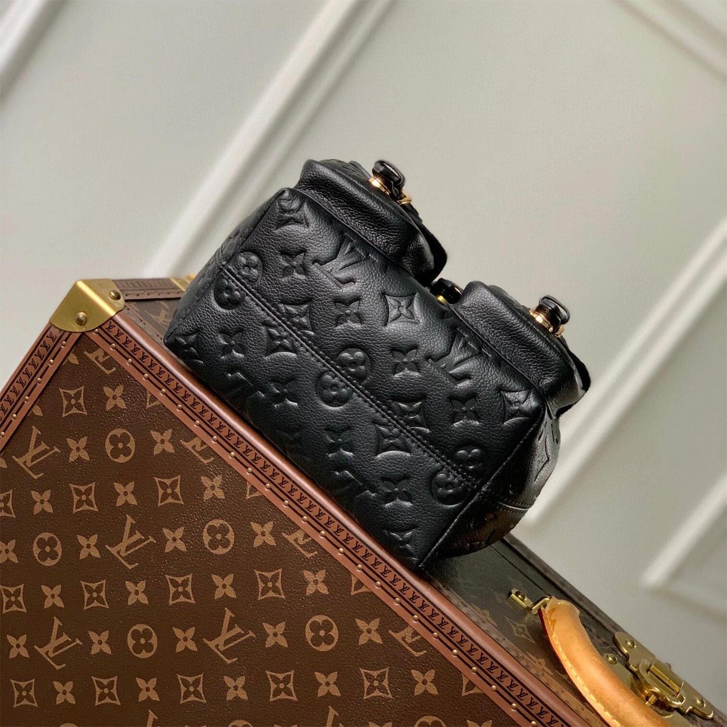 Louis Vuitton Backup M47072