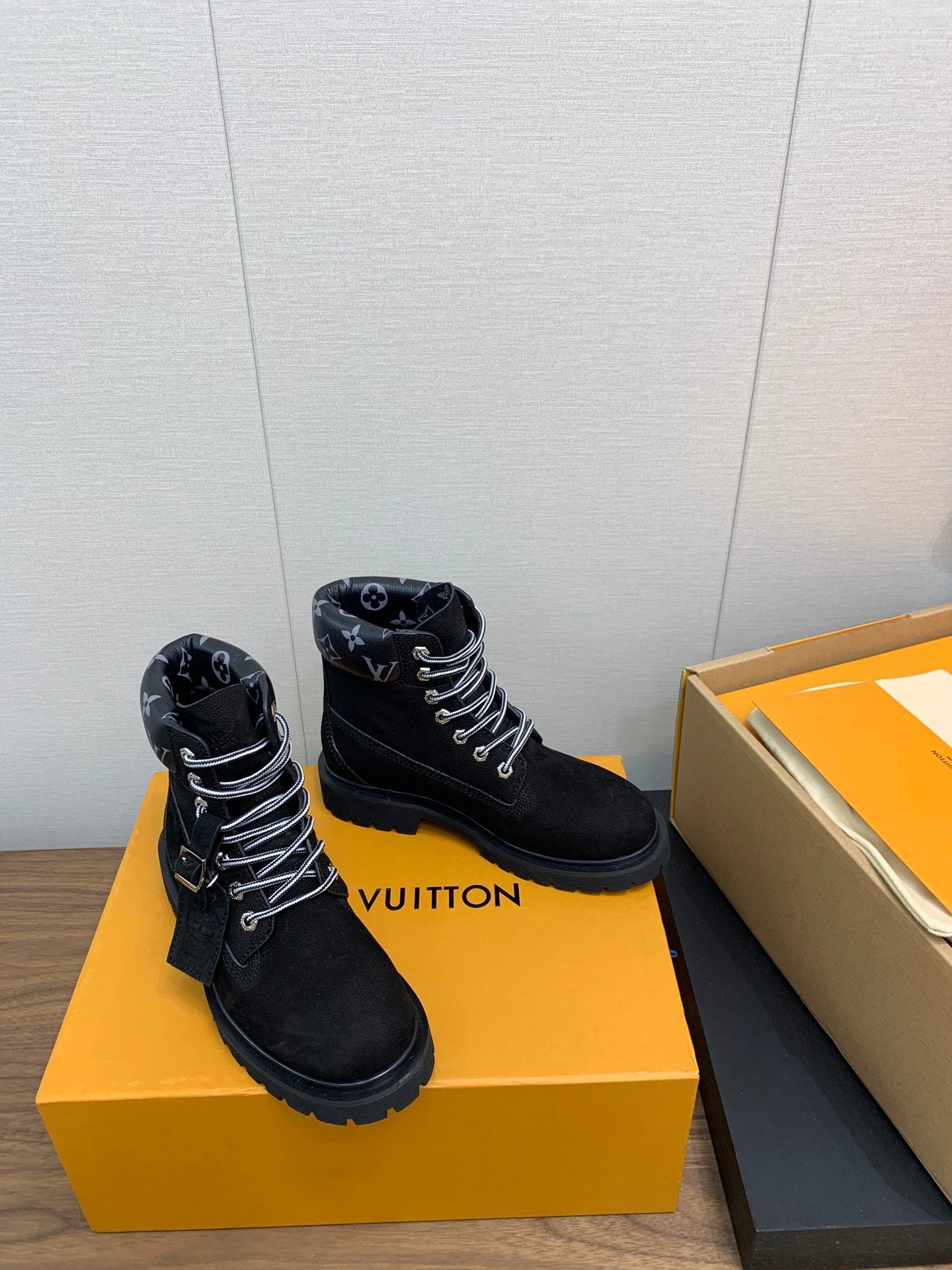 LV WOMEN’S BOOTS